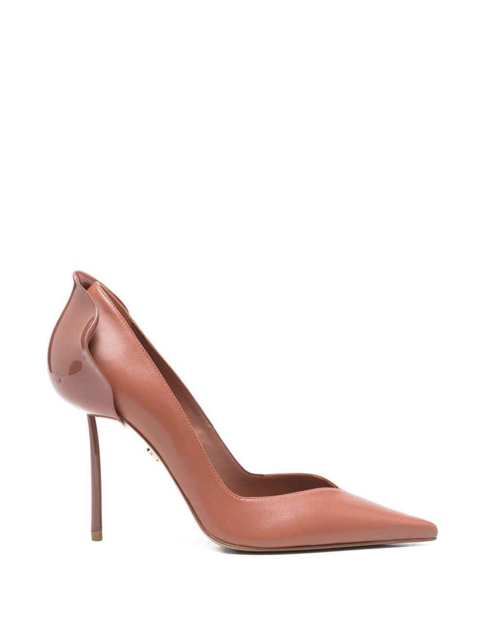 Décolleté a punta con volant petalo in marrone Le silla - donna 