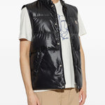 Gilet imbottito con patch logo in nero Moncler - uomo 