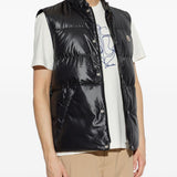 Gilet imbottito con patch logo in nero Moncler - uomo 