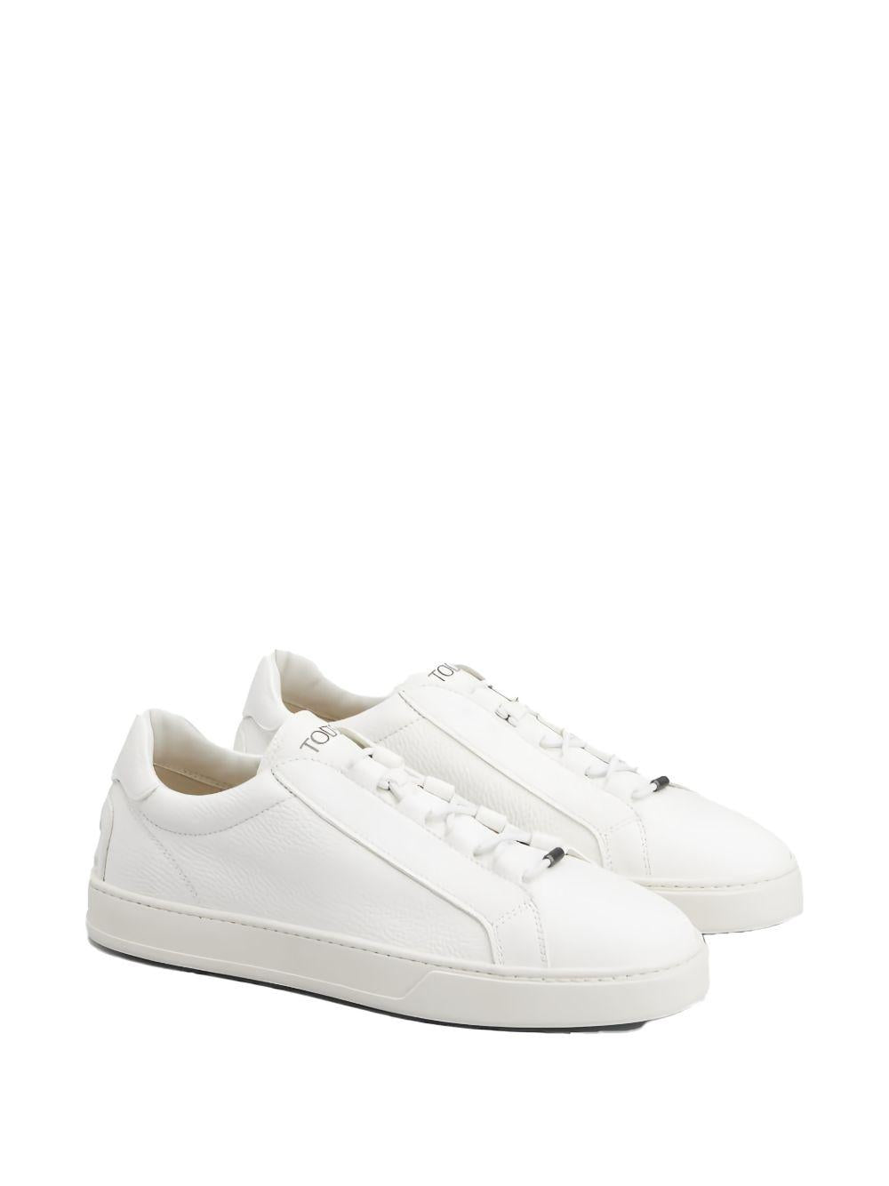 Sneakers basse in pelle scamosciata in bianco 