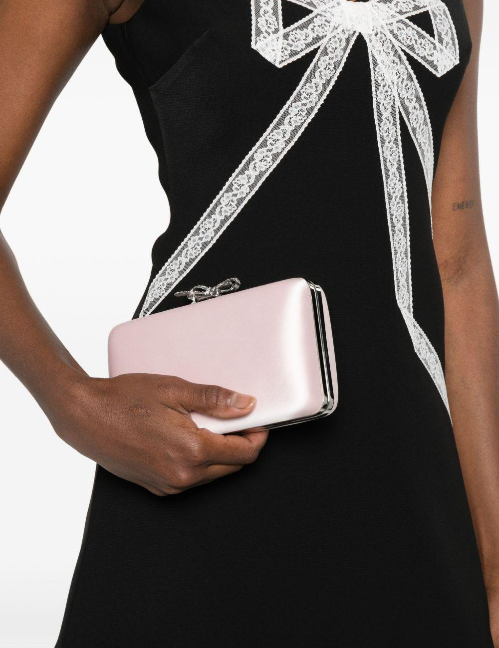 Clutch in raso con fiocco in rosa 