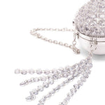 Clutch in raso con crisalli color argento 