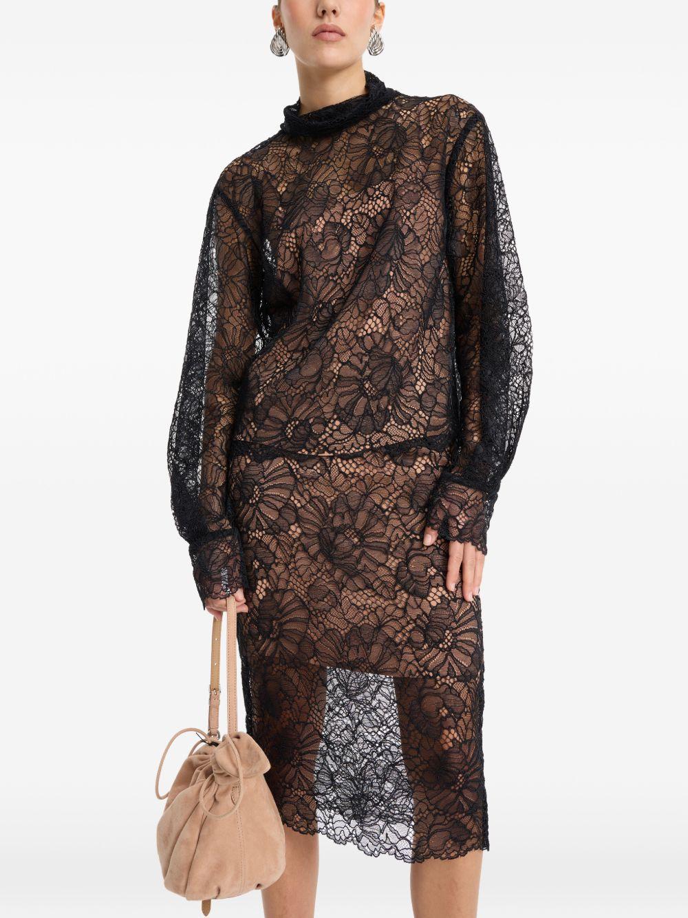 Blusa a collo alto in pizzo in nero 