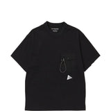 T-shirt con moschettone e tasca sul petto in nero And wander - uomo 
