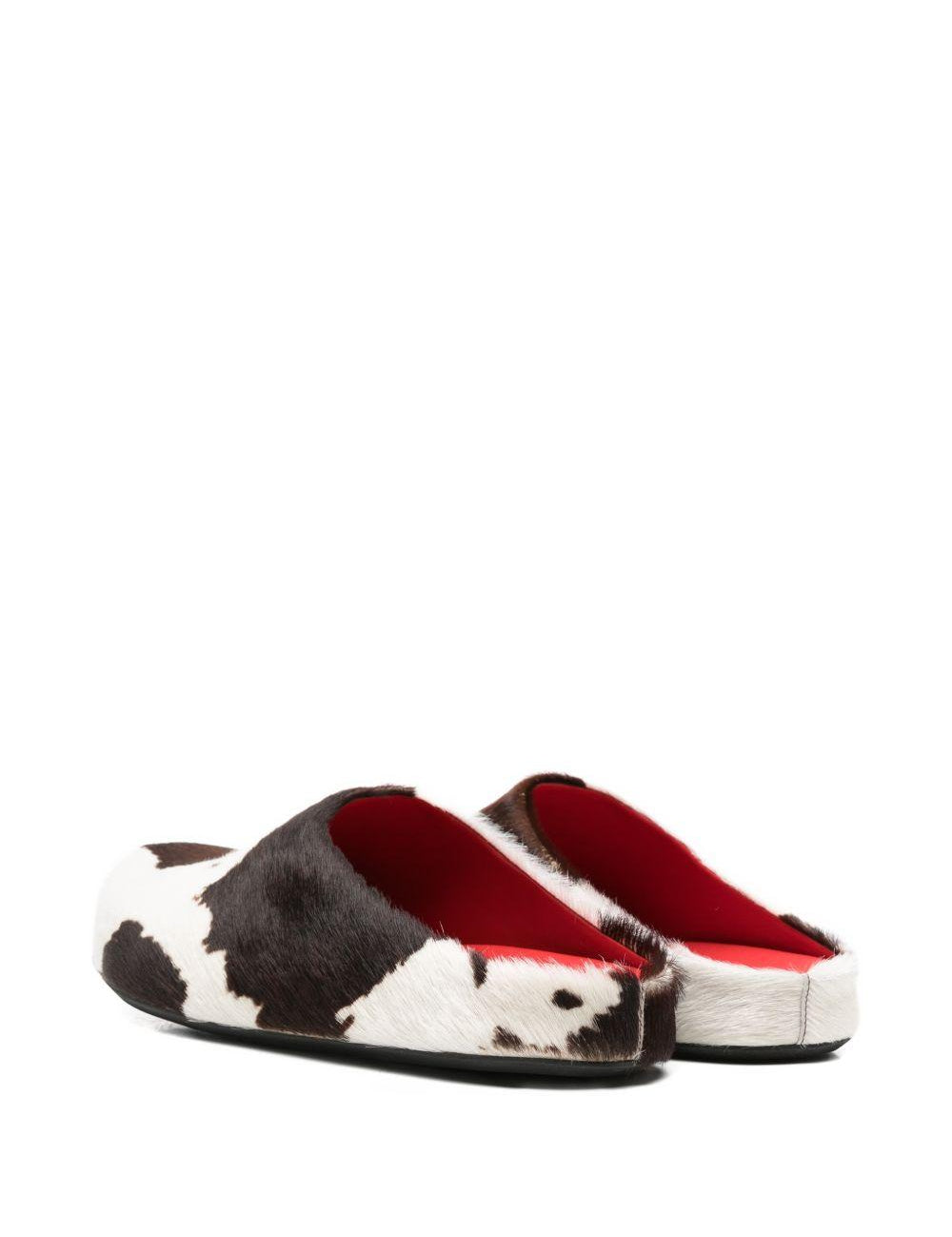 Mules fussbett con stampa mucca in bianco e marrone 