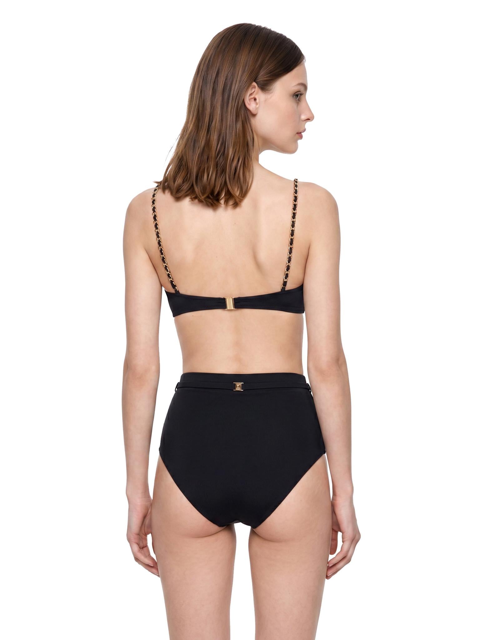 Top bikini roselight con dettagtlio a catena in nero 