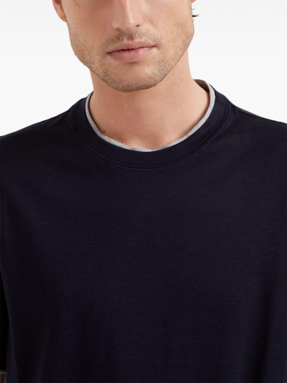 T-shirt con profili a contrasto in blu 