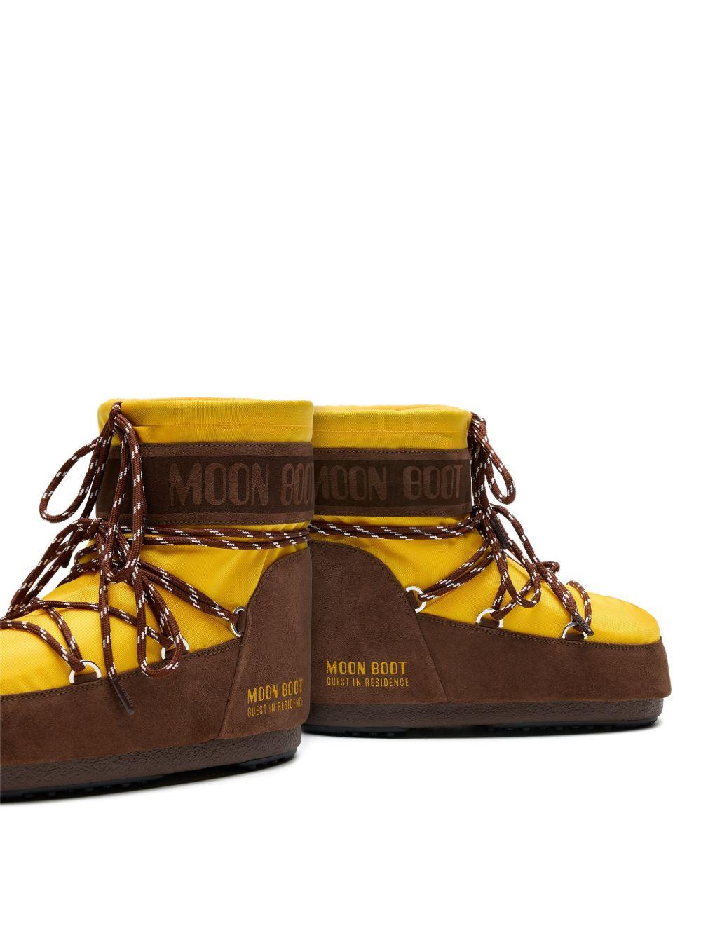 Stivali da neve con lacci e logo in giallo e marrone Moon boot x guest in residence - donna 