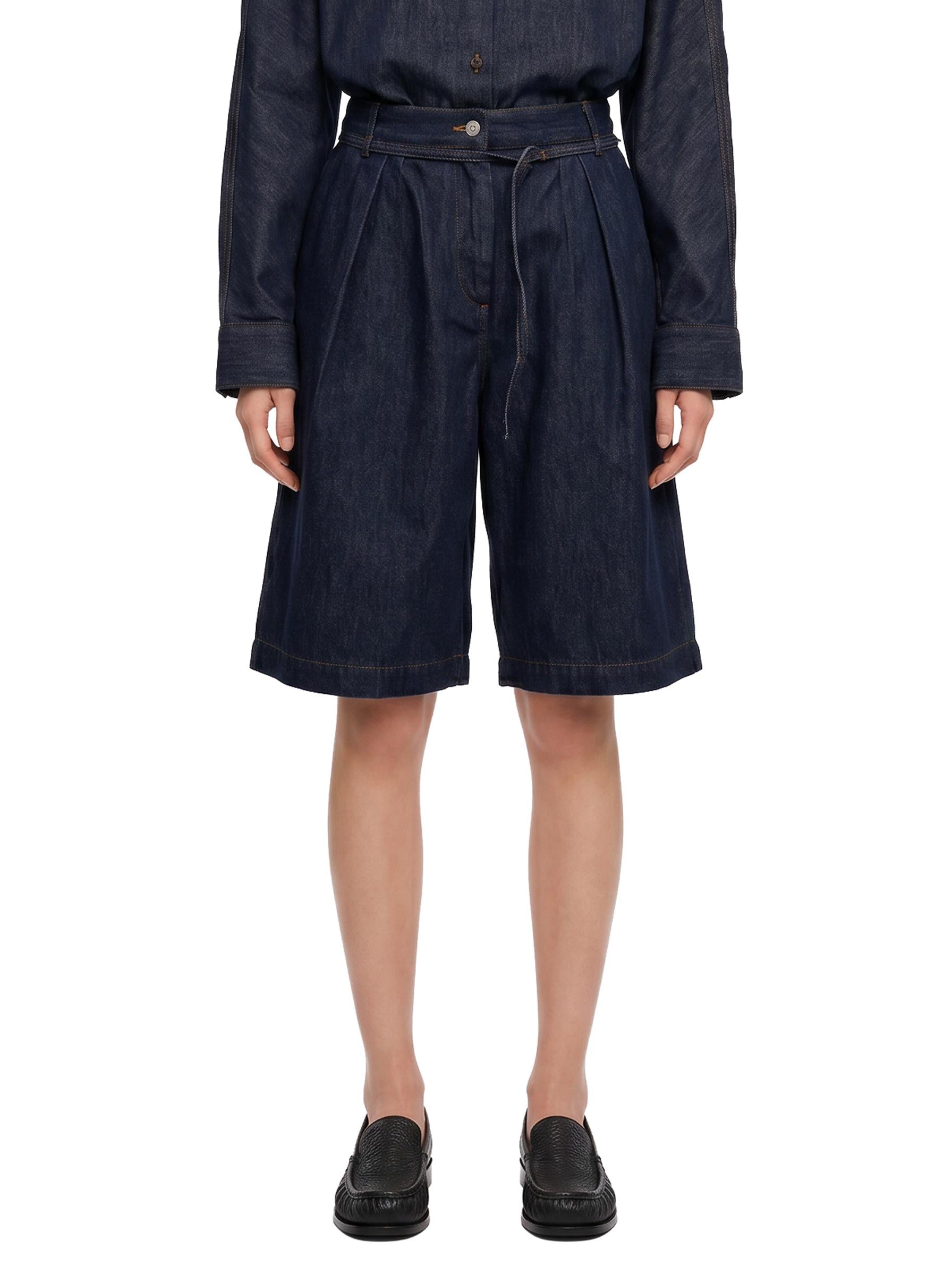Shorts in denim blu scuro con pince 