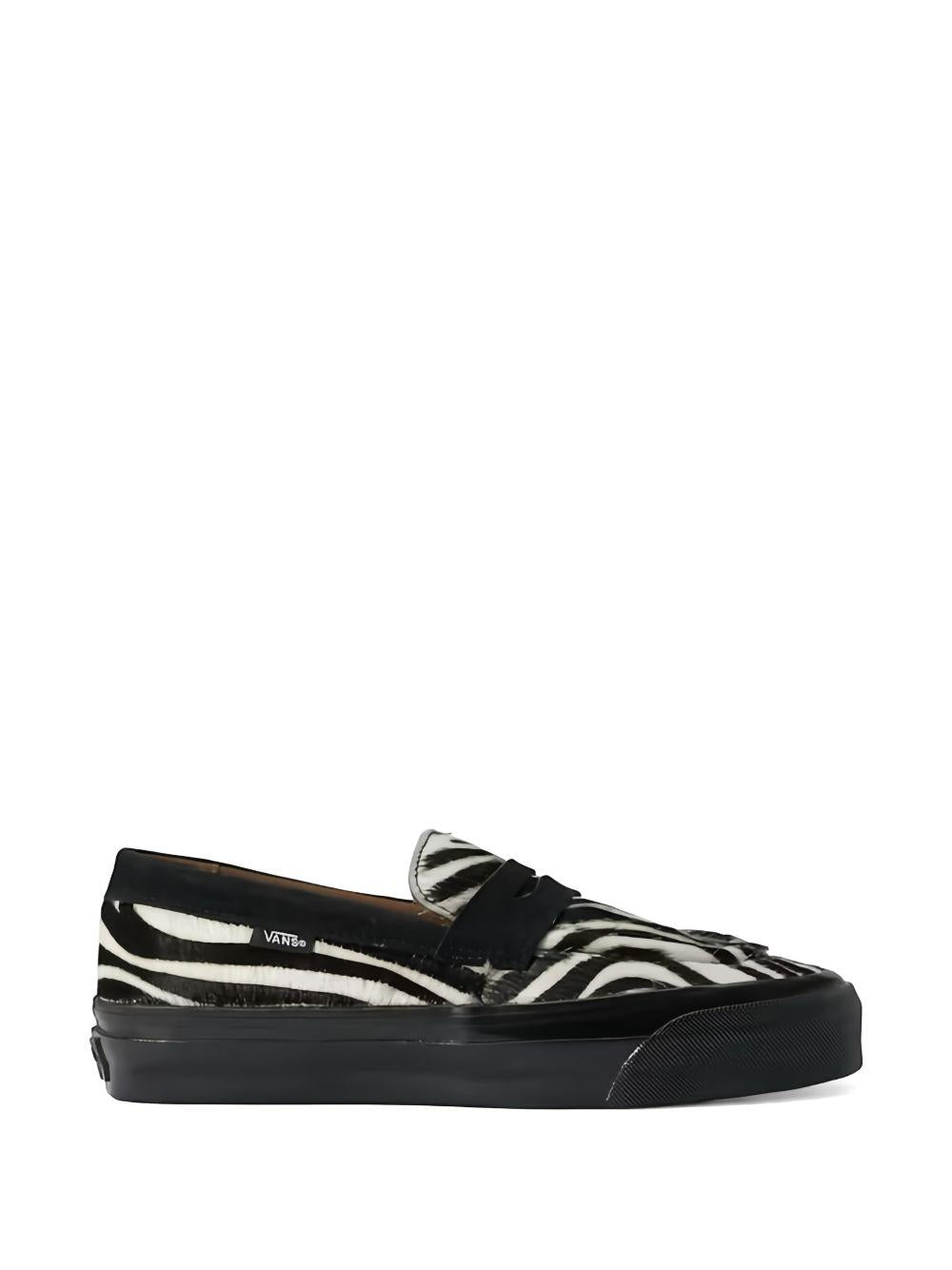 Mocassini LX Loafer 53 con stampa animalier in nero e bianco Vans - unisex 