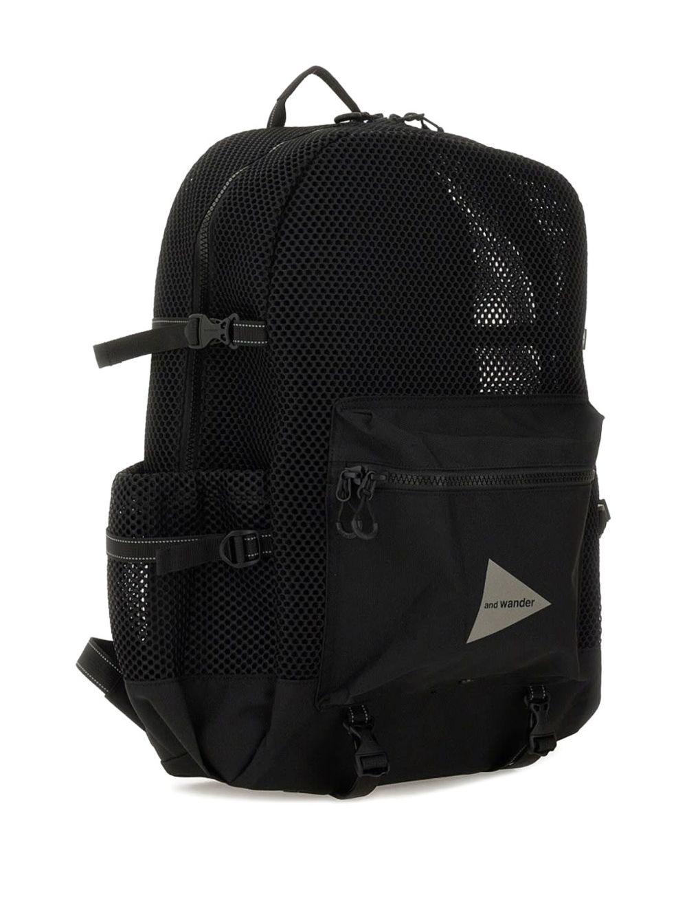 Zaino con inserti in rete in nero And wander - uomo 