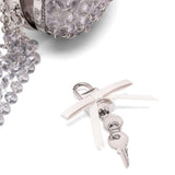 Clutch in raso con crisalli color argento 