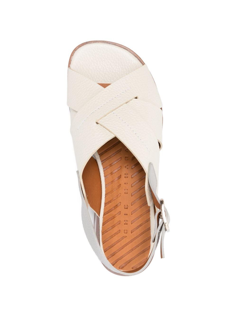 Sandali in pelle in bianco Chie mihara - donna 