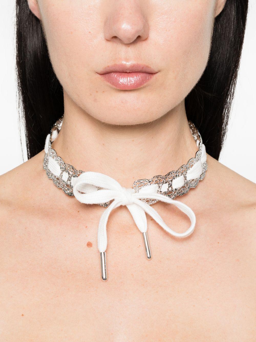 Collana n pizzo con fiocco in bianco Yvmin - donna 