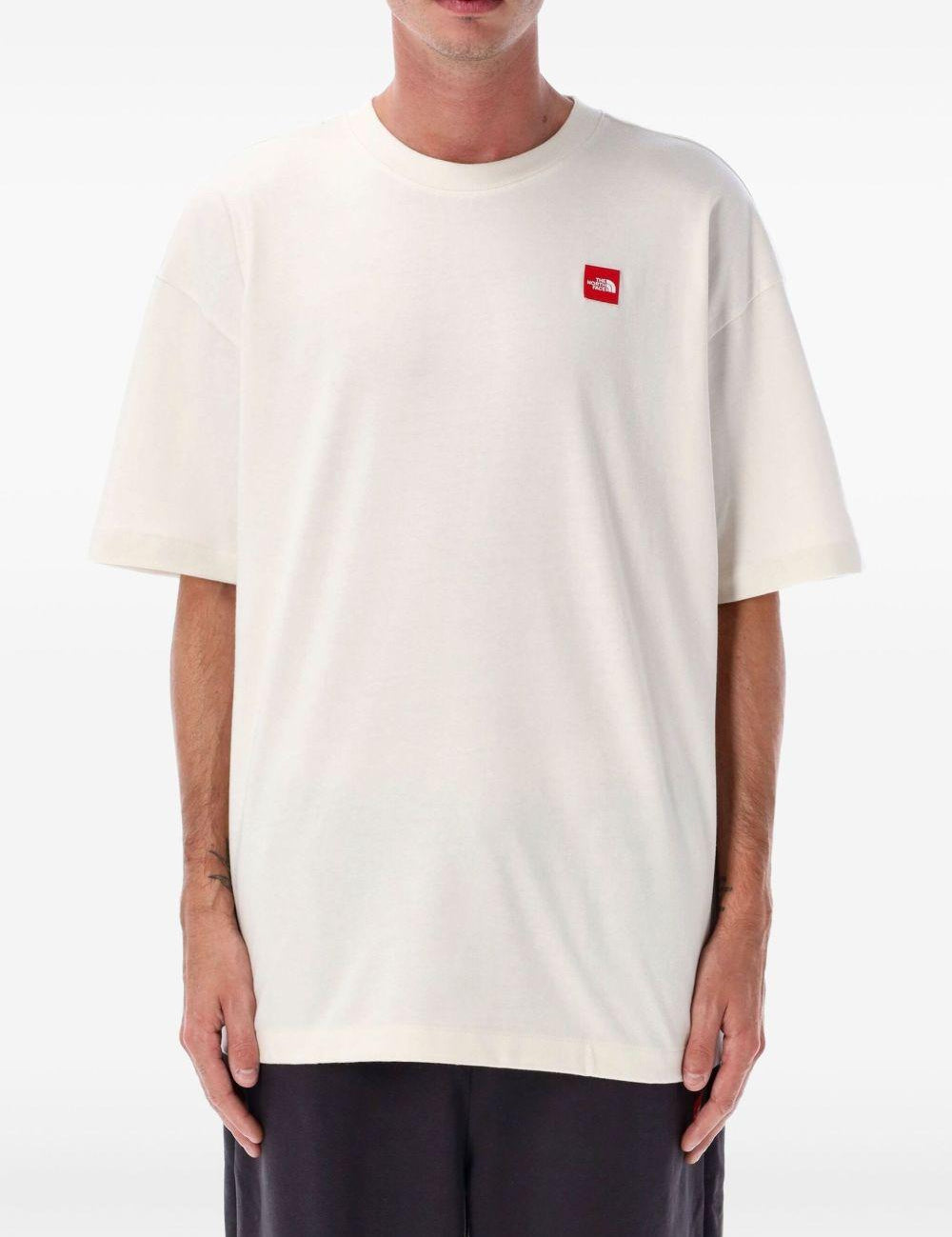 T-shirt con logo e toppa in bianco The north face - uomo 