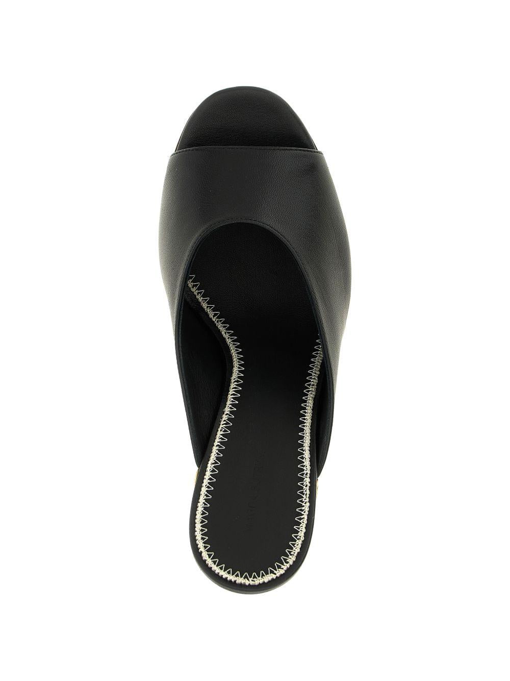 Mules in pelle con borchie e punta aperta in nero Magda butrym - donna 