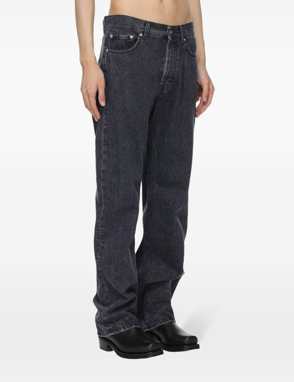 Jeans con bottoni in grigio 