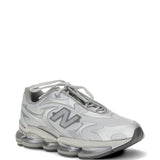 Sneakers 2000 in argento new balance - unisex 