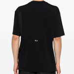 T-shirt con logo e dettaglio in nero Oakley - uomo 