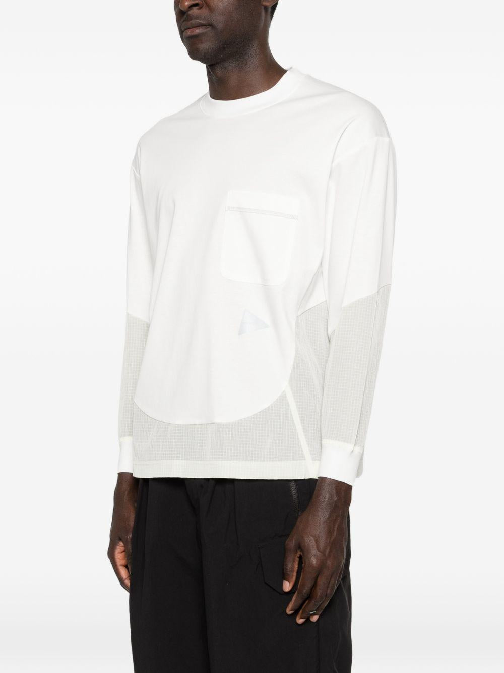 T-shirt a maniche lunghe con tasca in bianco And wander - uomo 