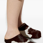 Mules fussbett con stampa mucca in bianco e marrone 