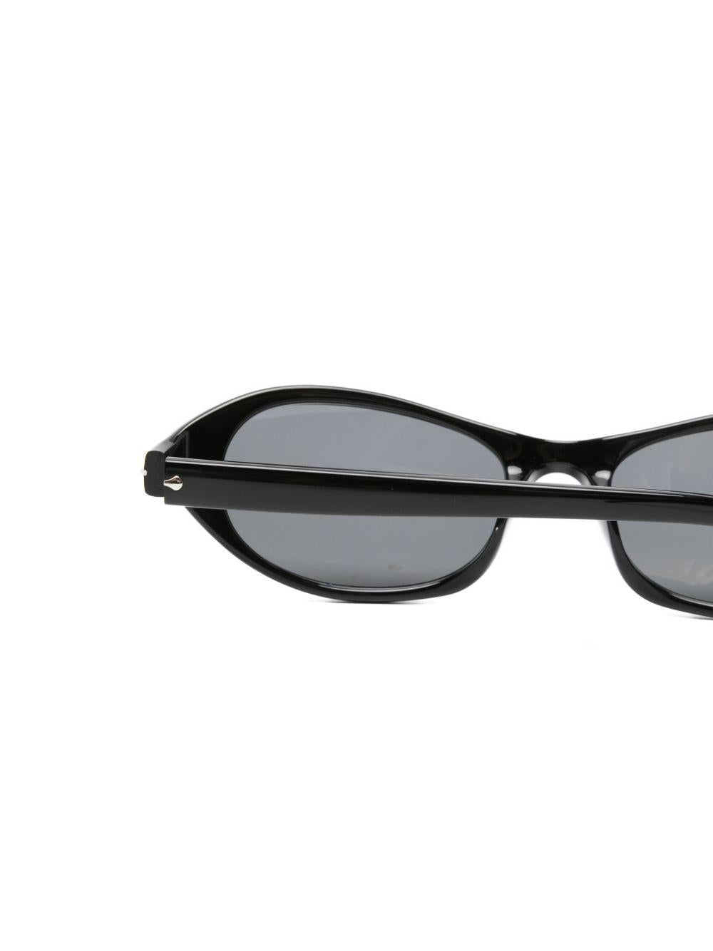 Occhiali da sole aria con montatura ovale in nero Chimi - unisex 