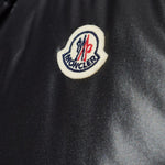 Gilet imbottito con patch logo in nero Moncler - uomo 