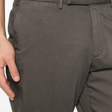 Pantaloni chino con passanti per cintura in grigio Zegna - uomo 