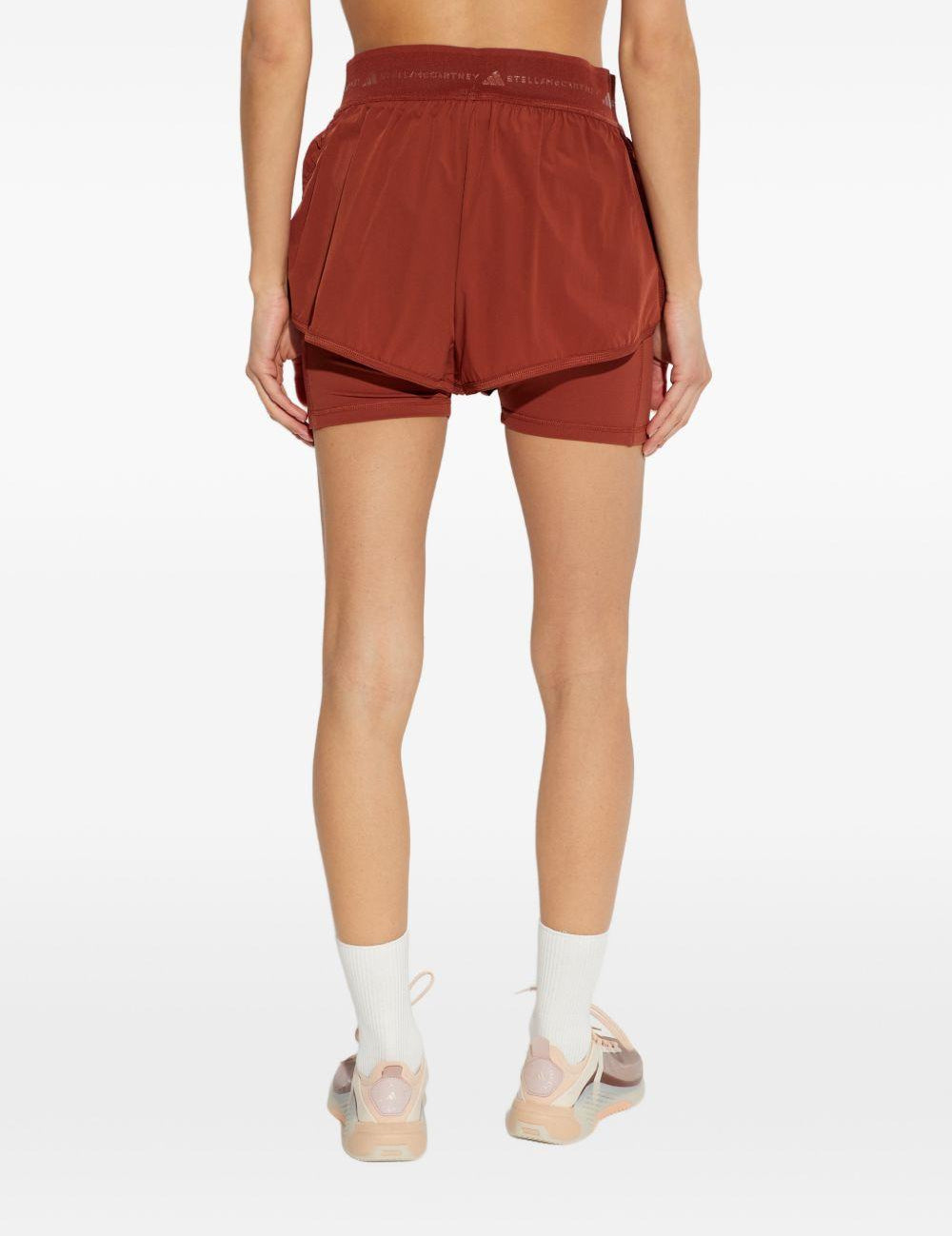 Shorts 2 in 1 con logo in rosso terracotta Adidas by Stella Mc Cartney - donna 