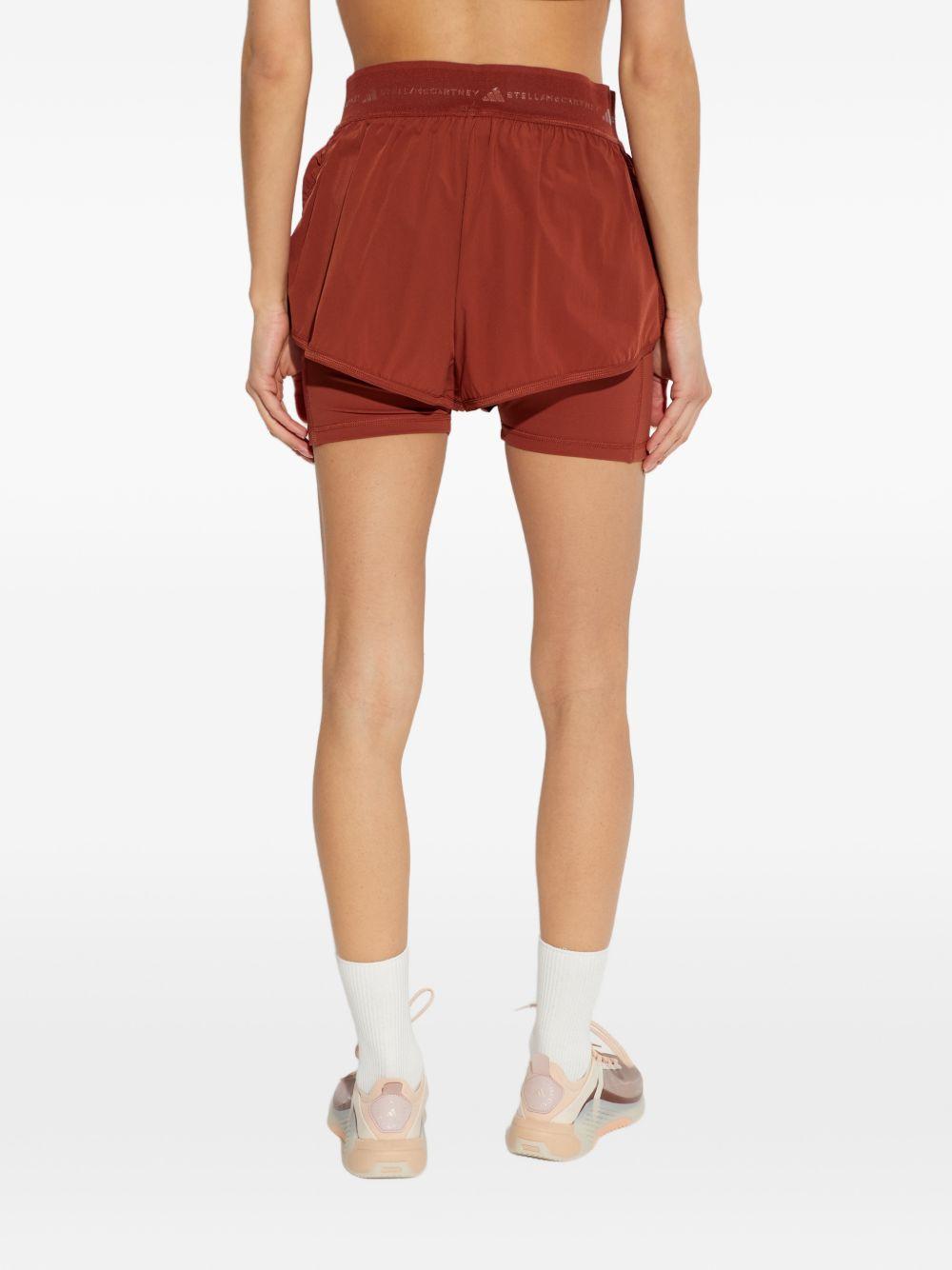 Shorts 2 in 1 con logo in rosso terracotta Adidas by Stella Mc Cartney - donna 
