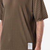 T-shirt AuraLite™ plissettata in verde Satisfy - unisex 