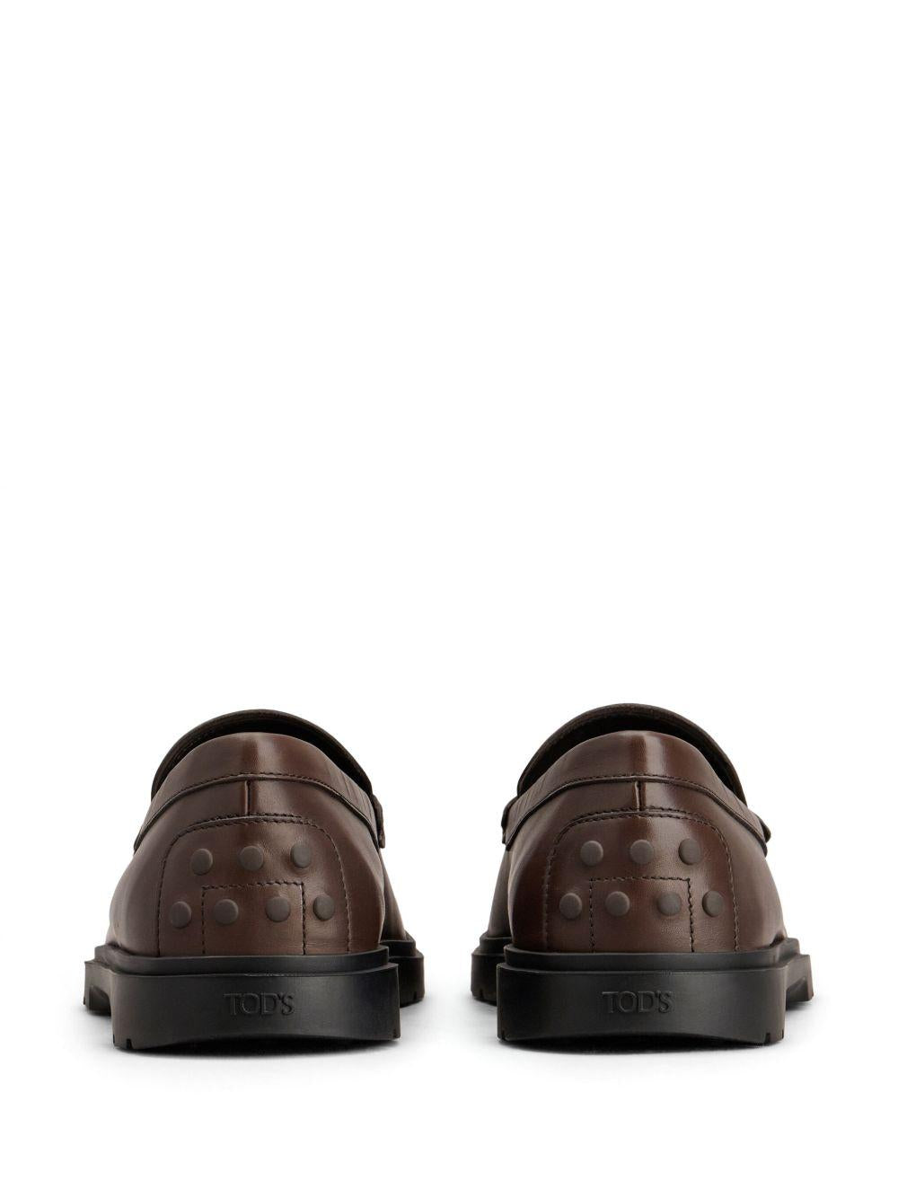 Mocassini con logo goffrato in marrone Tod's - uomo 