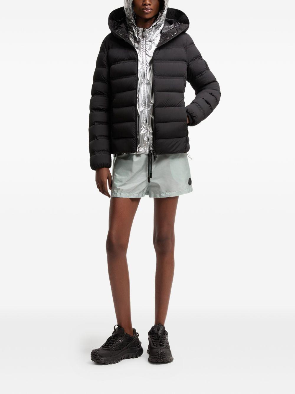 Piumino con cappuccio alete in nero Moncler - donna 