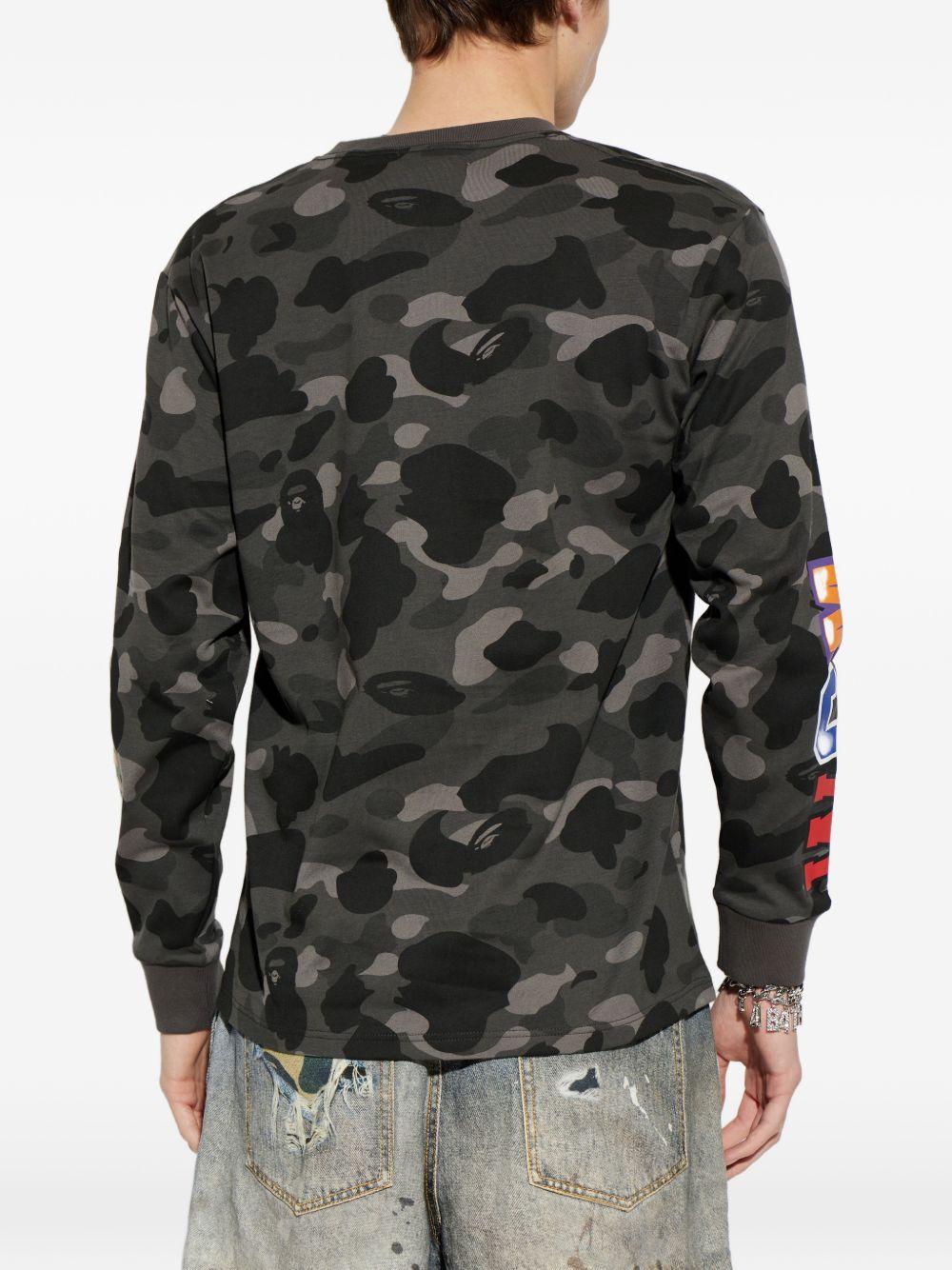 T-shirt con stampa mimetica e dettagli squalo in nero A bathing ape - uomo 