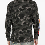 T-shirt con stampa mimetica e dettagli squalo in nero A bathing ape - uomo 