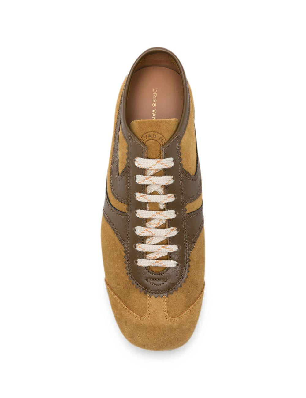 Sneakers in pelle con design a pannelli in marrone 