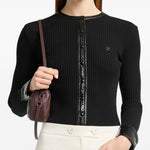 Cardigan con bottoni e logo in nero 