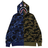 Felpa con zip intera e motivo mimetico a squalo in blu e verde A bathing ape - uomo 