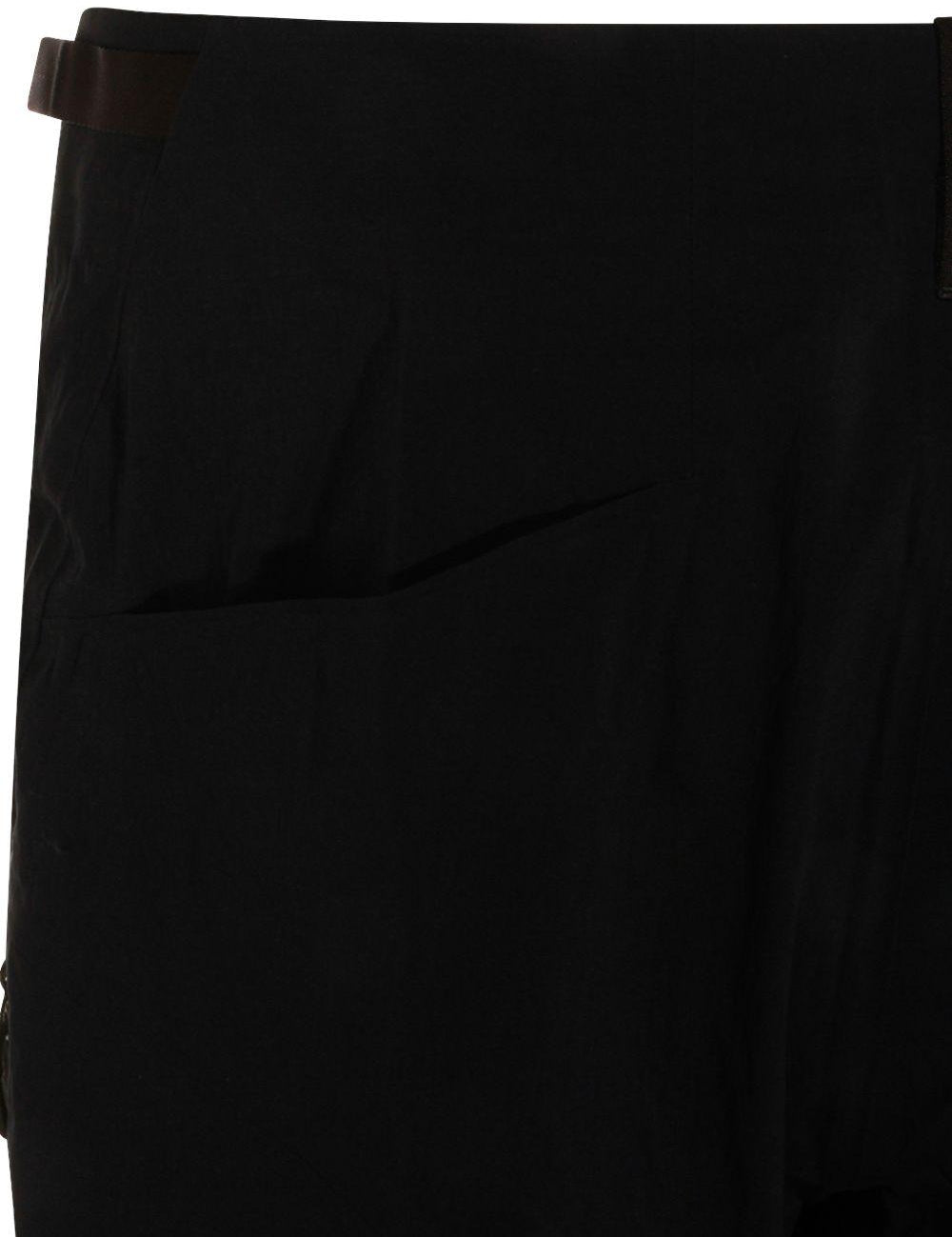 Pantaloni spere cargo in nero 
