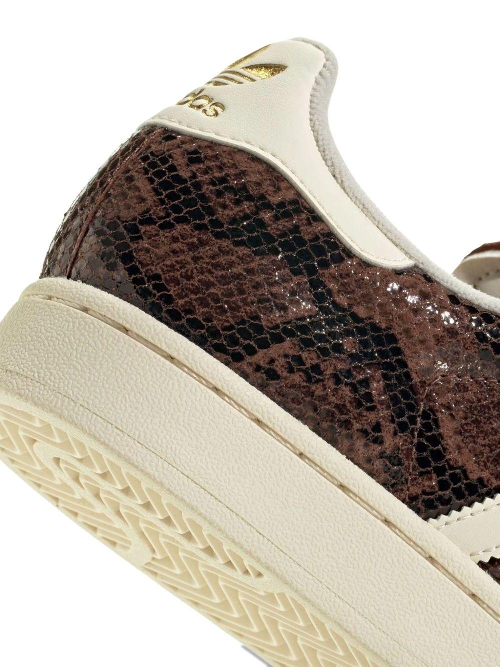 Sneakers superstar con effetto pelle di serpente in marrone Adidas - unisex 