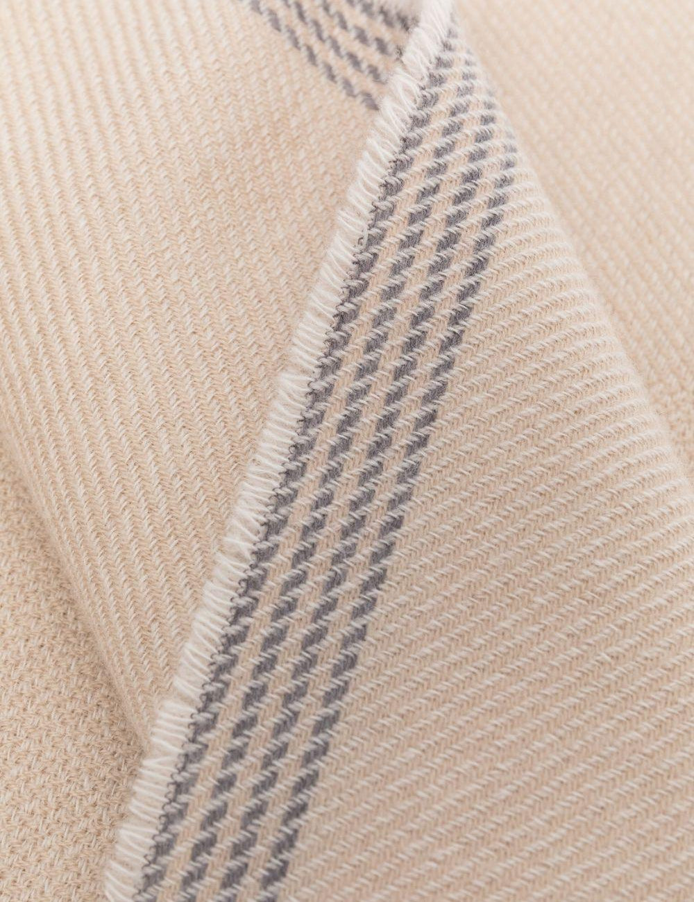 Sciarpa con bordi sfrangiati in beige Brunello cucinelli - uomo 
