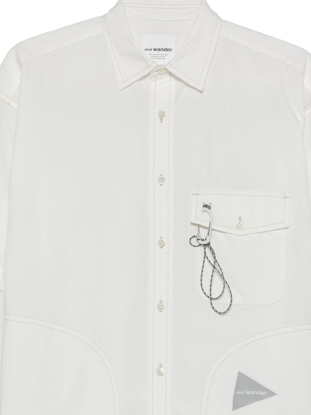 Camicia a maniche corte con moschettone in bainco And wander - uomo 