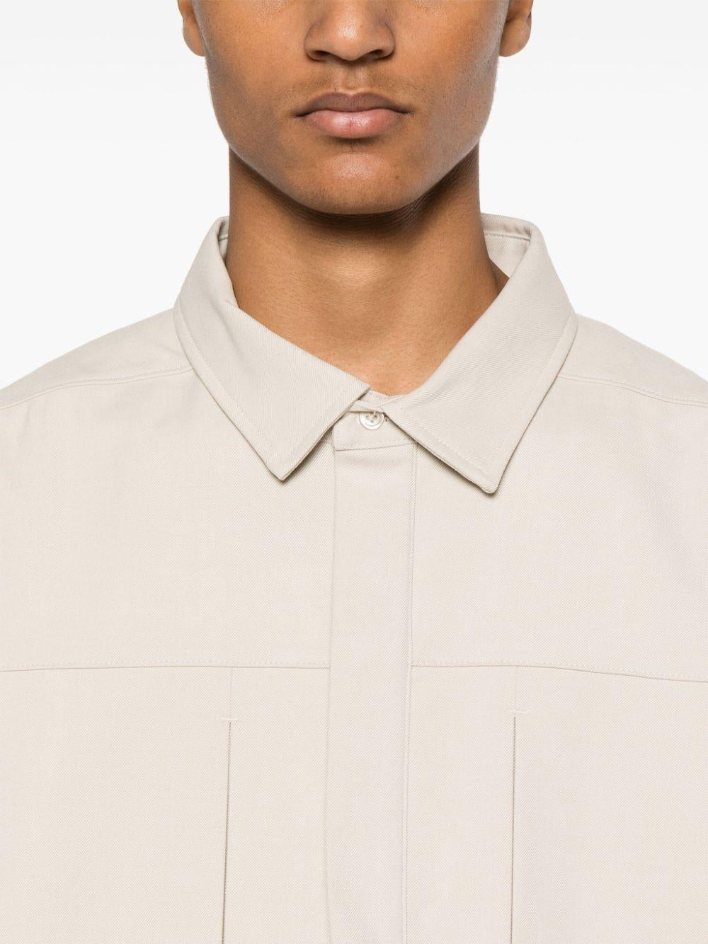 Camicia Duty in bianco di ENTIRE STUDIOS - Unisex 