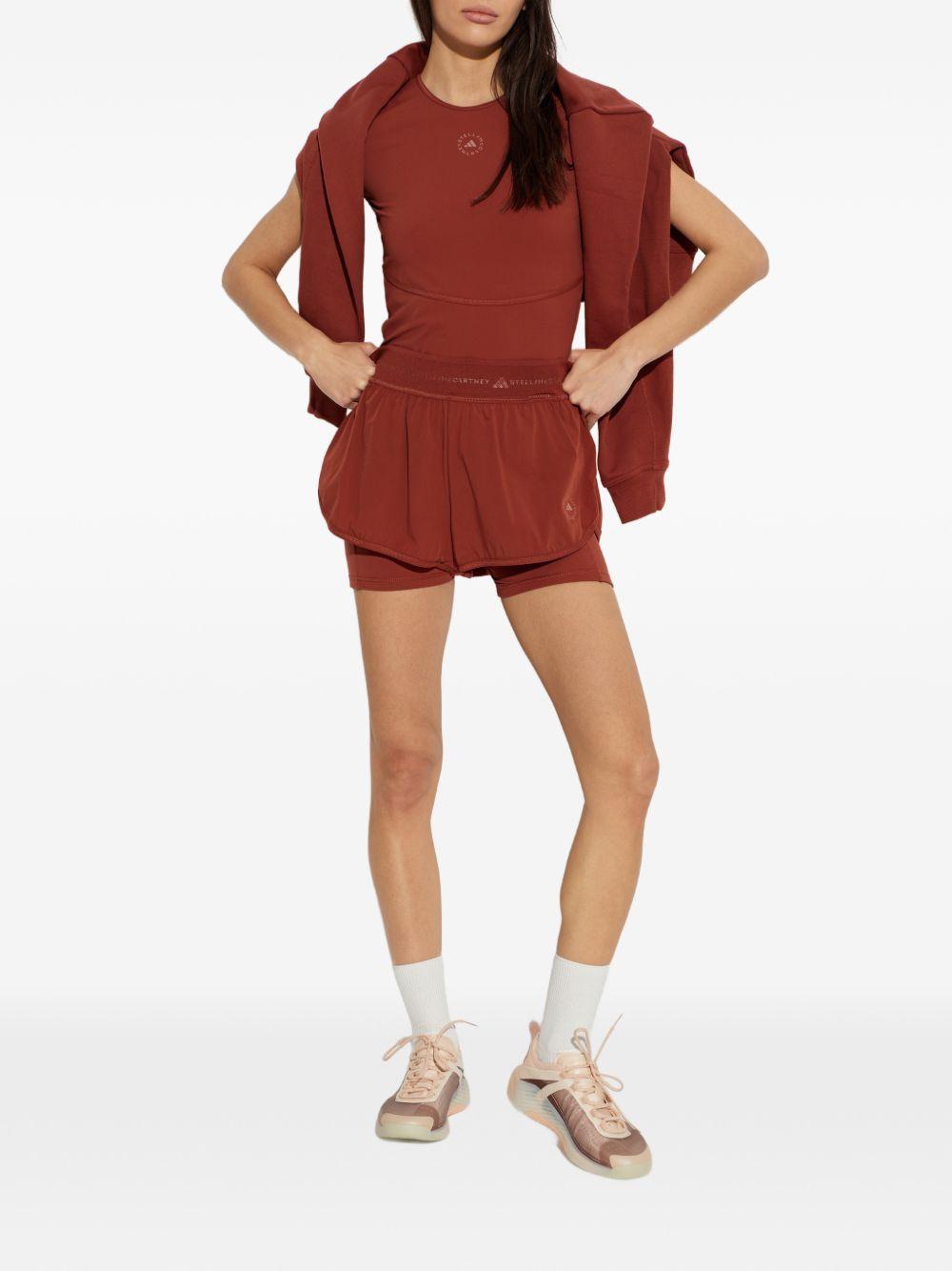 Shorts 2 in 1 con logo in rosso terracotta Adidas by Stella Mc Cartney - donna 