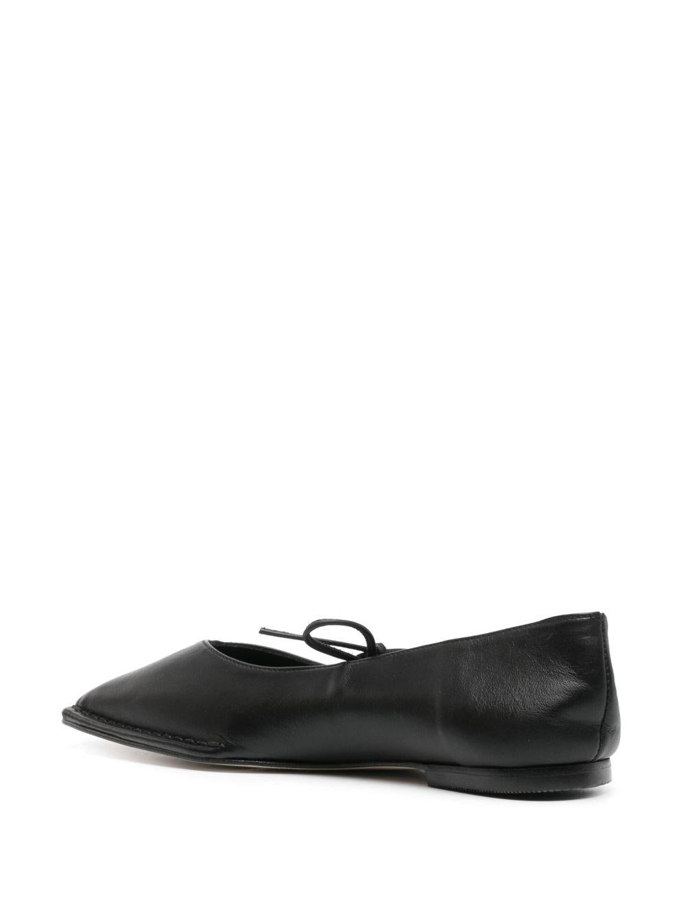Ballerine Sway con punta quadra in nero 