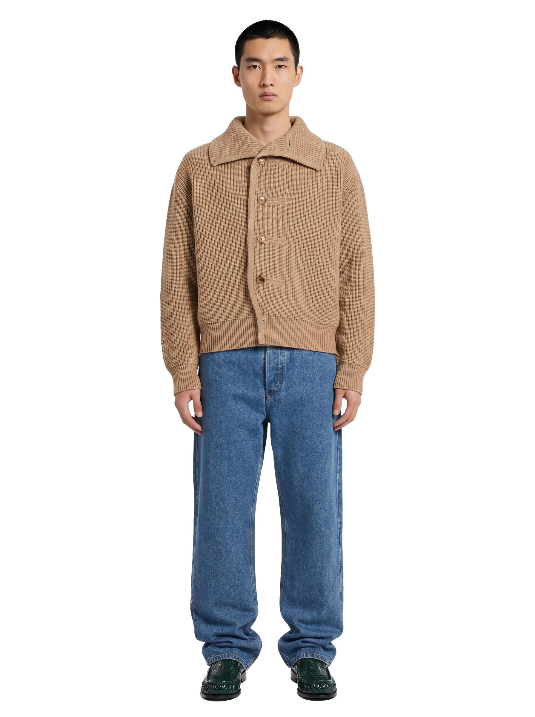 Cardigan in lana con bottoni camel 