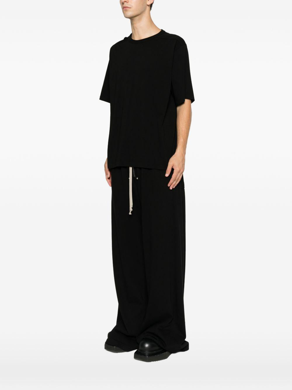T-shirt a girocollo in nero 