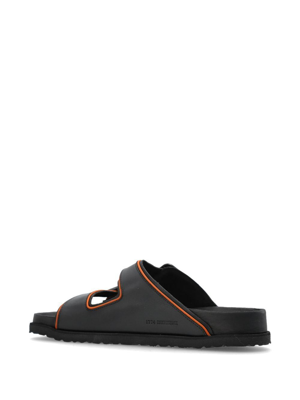 Ciabatte in pelle Arizona con fibbia in nero Birkenstock 1774 - uomo 