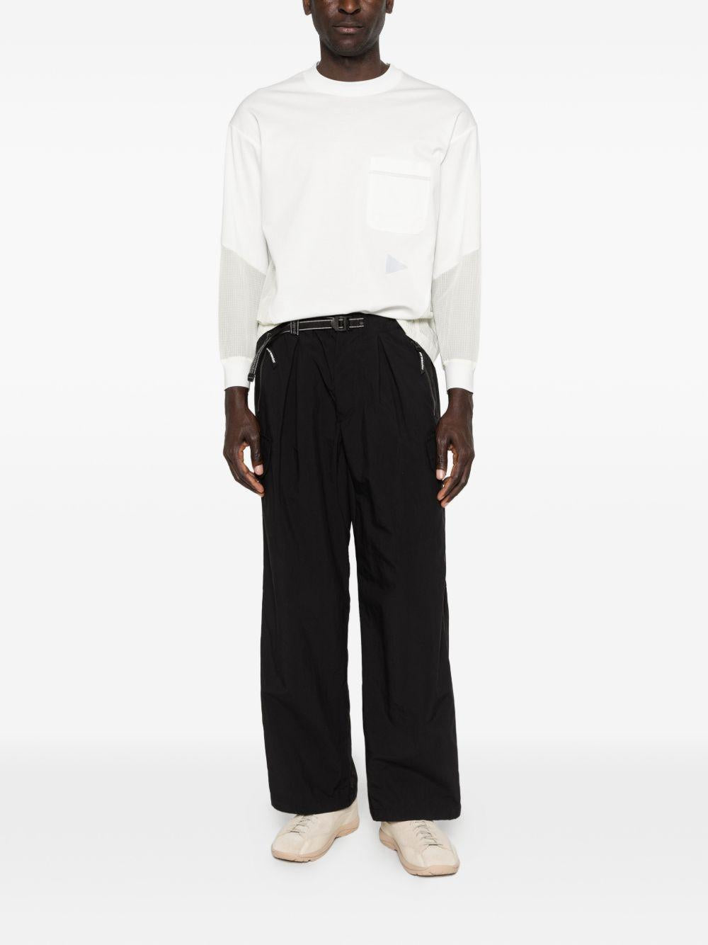 T-shirt a maniche lunghe con tasca in bianco And wander - uomo 