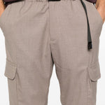 Pantaloni cargo con tasche in grigio Whitesand - uomo 